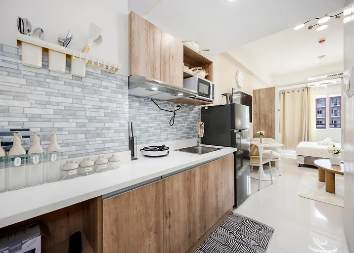 Cebu Serene Quarters With Pool View Apartment